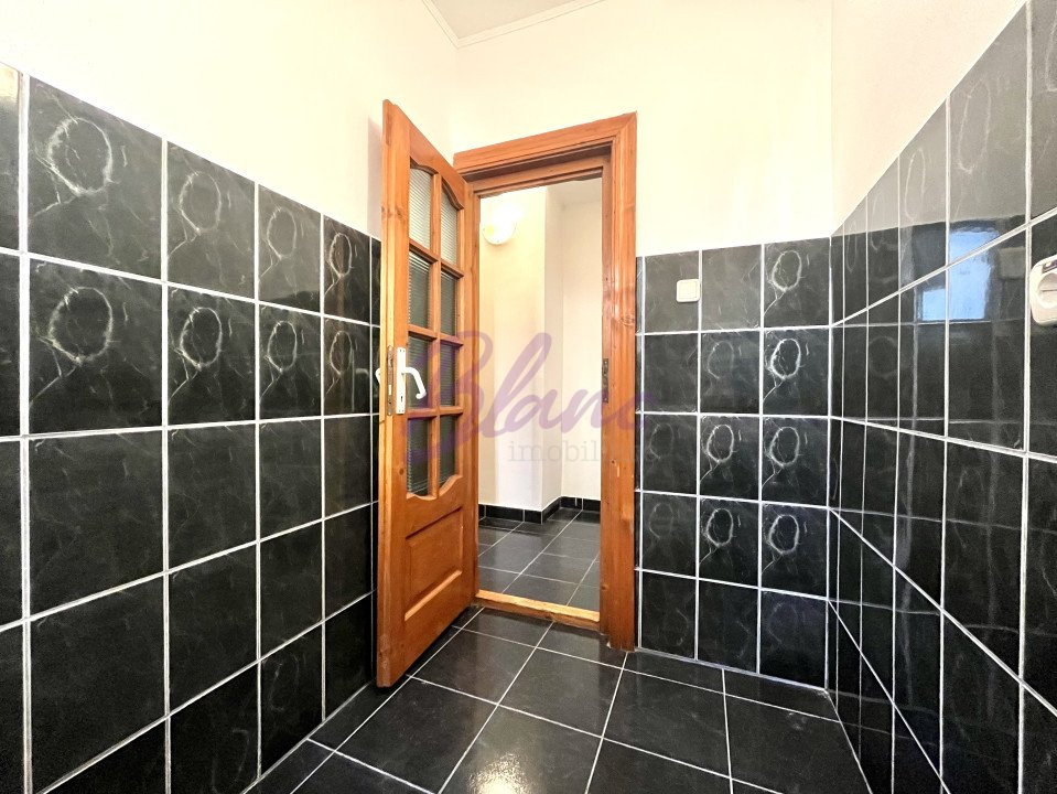 Apartament cu o cameră, curte comună, zona ultracentrală