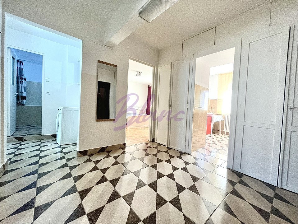 Apartament 3 camere, decomandat, etaj 4, Nufărul 