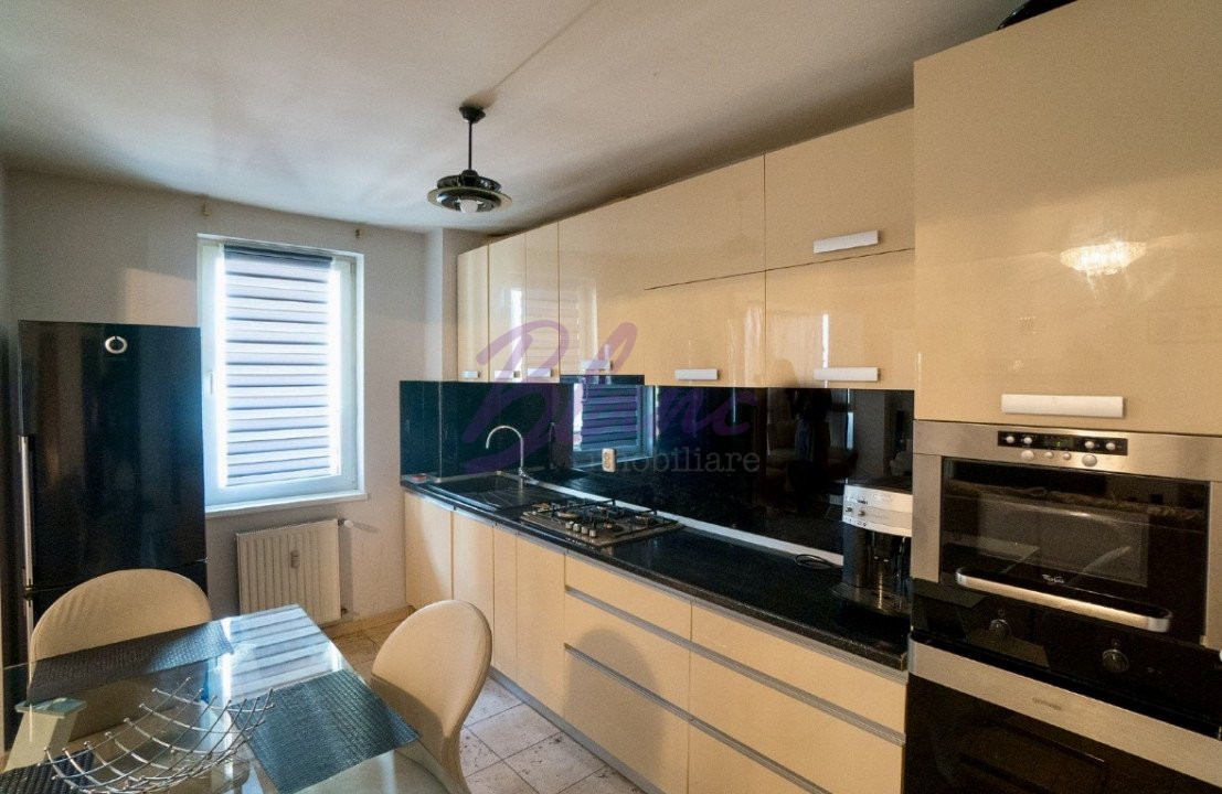Apartament de vanzare 3 camere ,zona Nufarul,Oradea