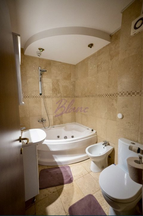 Apartament de vanzare 3 camere ,zona Nufarul,Oradea