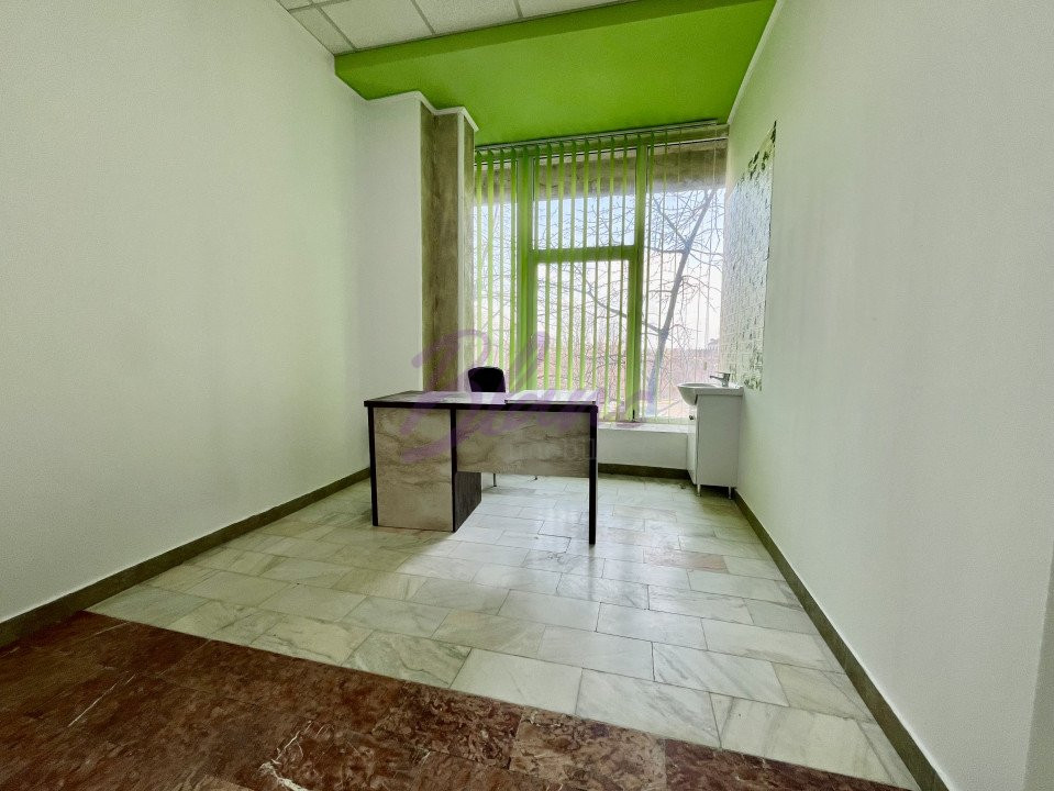 Spatiu comercial, 165 mp utili, Centrul Civic, deasupra Vitreum
