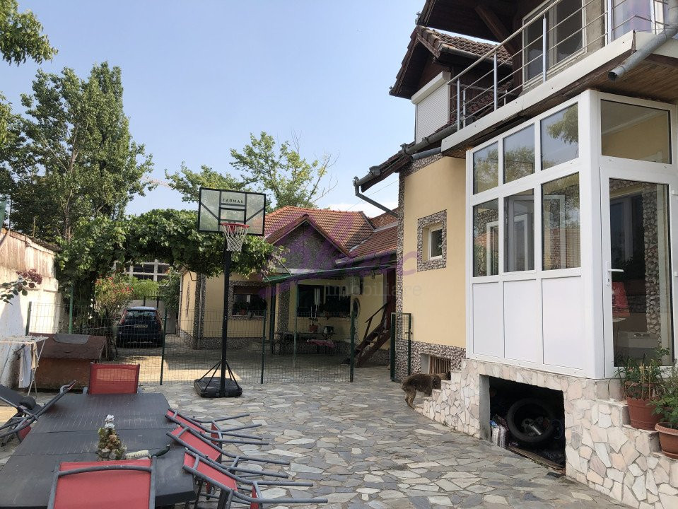 De vanzare 2 case de locuit ,cu teren 897 mp. str.O.Goga /Iosia