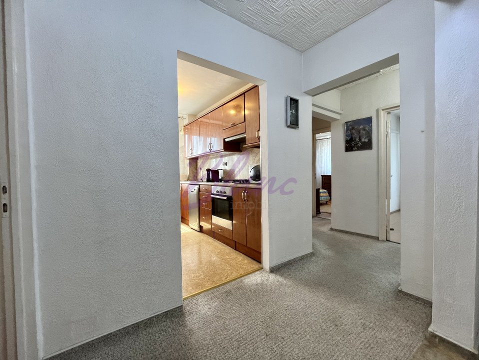 Apartament 3 camere, AN, decomandat, etaj 4/4