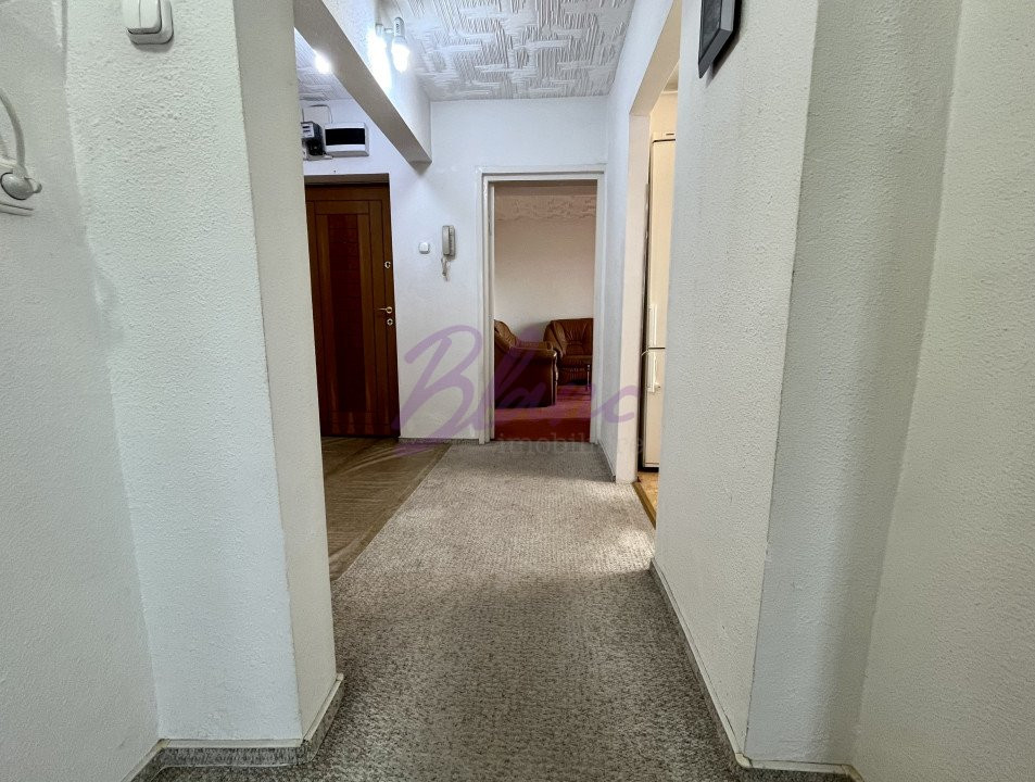 Apartament 3 camere, AN, decomandat, etaj 4/4