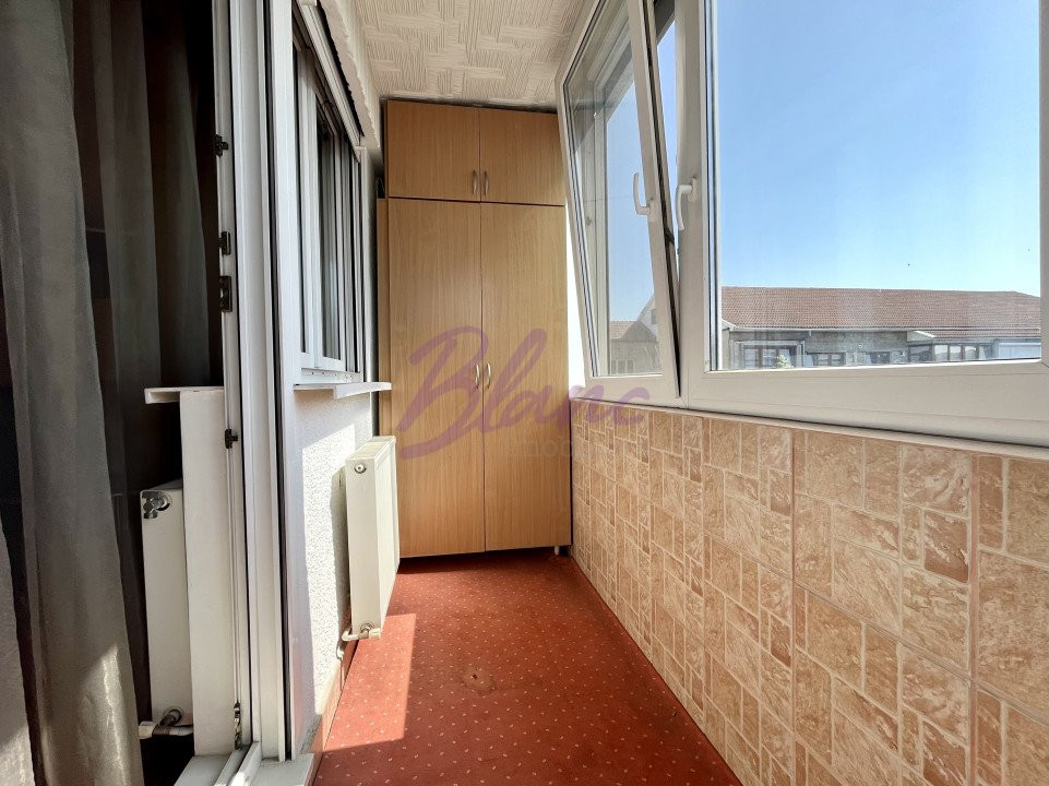 Apartament 3 camere, AN, decomandat, etaj 4/4