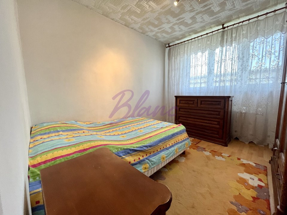 Apartament 3 camere, AN, decomandat, etaj 4/4
