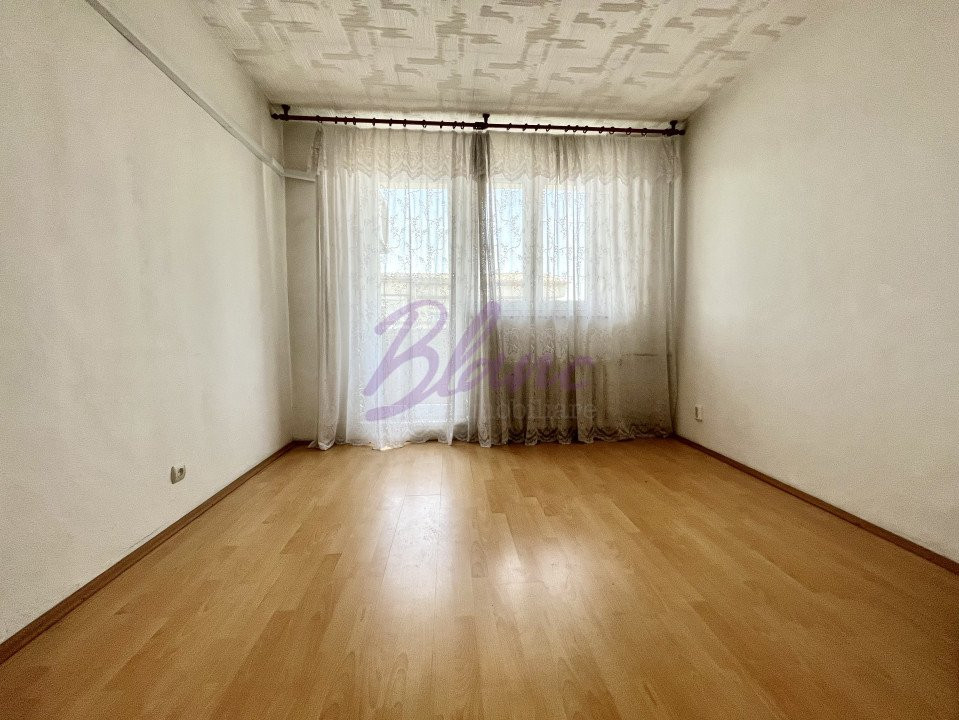 Apartament 3 camere, AN, decomandat, etaj 4/4