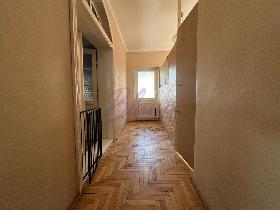Se vinde Casa pisicilor