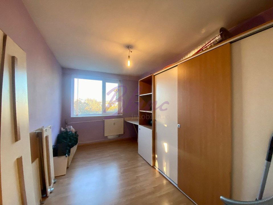 Apartament mobilat 4 camere, etaj 4/4, zona Dacia