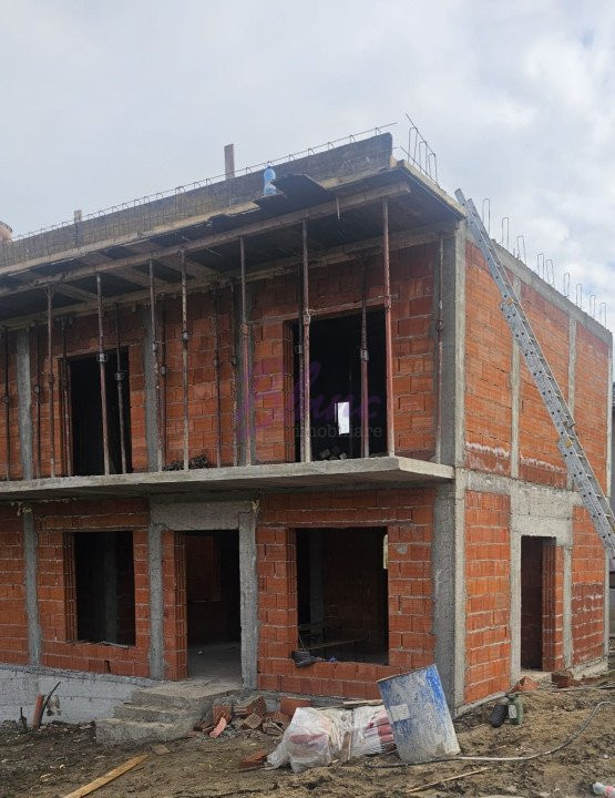 VILA MODERNA DE VANZARE IN ORADEA