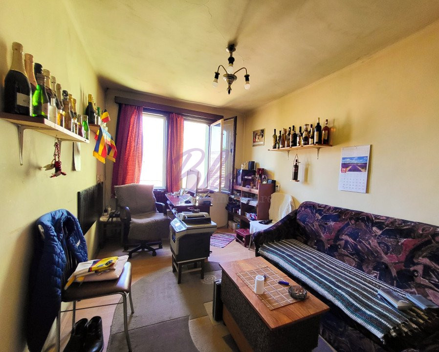 Casa 8 Camere, 3 Apartamente, Singur in curte