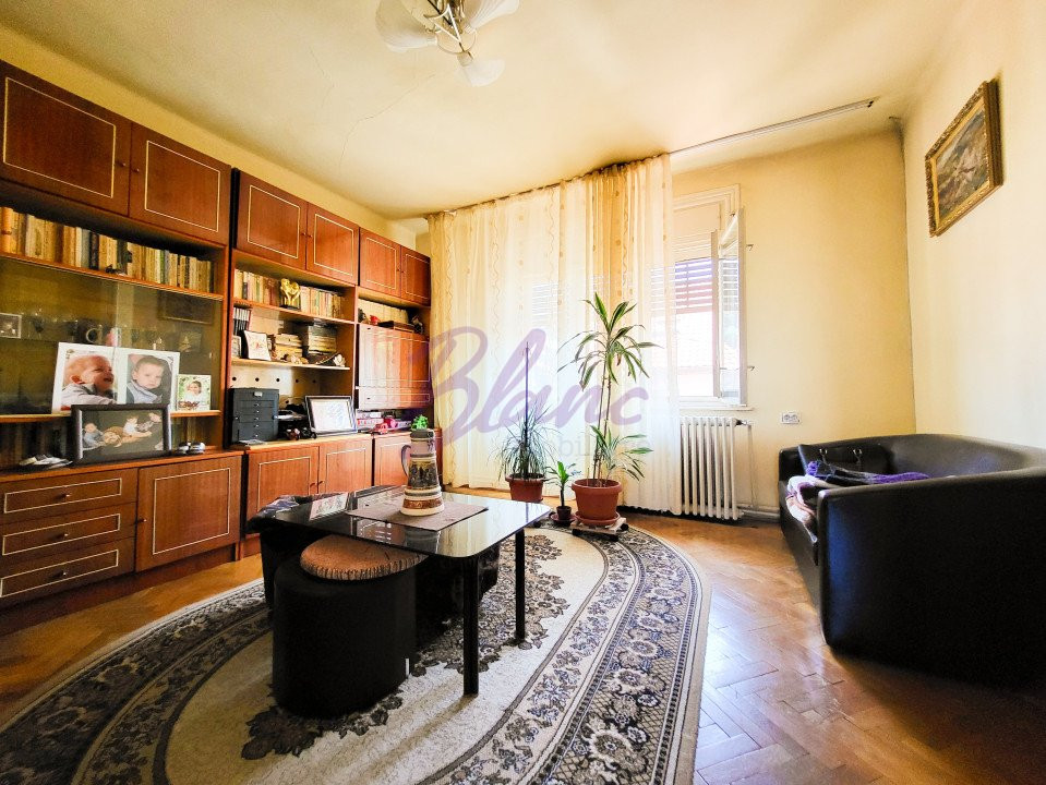 Casa 8 Camere, 3 Apartamente, Singur in curte