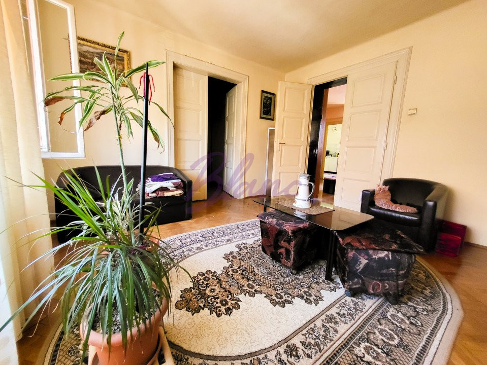Casa 8 Camere, 3 Apartamente, Singur in curte