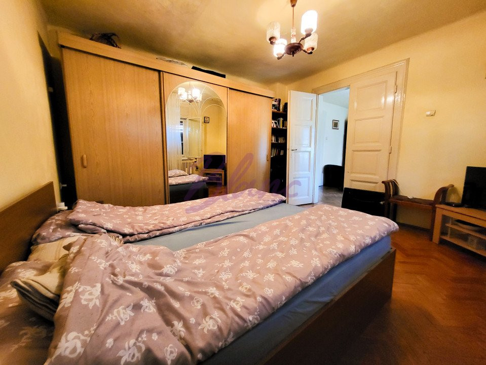 Casa 8 Camere, 3 Apartamente, Singur in curte