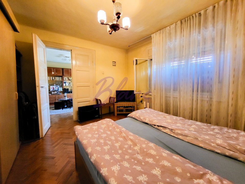 Casa 8 Camere, 3 Apartamente, Singur in curte