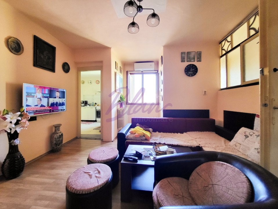 Casa 8 Camere, 3 Apartamente, Singur in curte