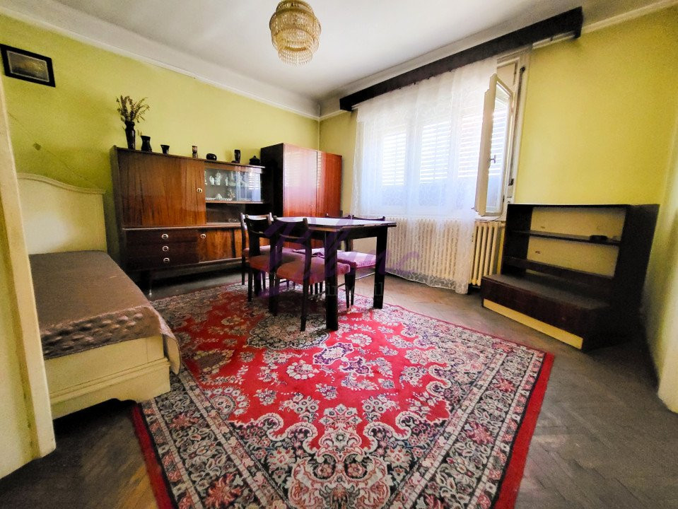 Casa 8 Camere, 3 Apartamente, Singur in curte
