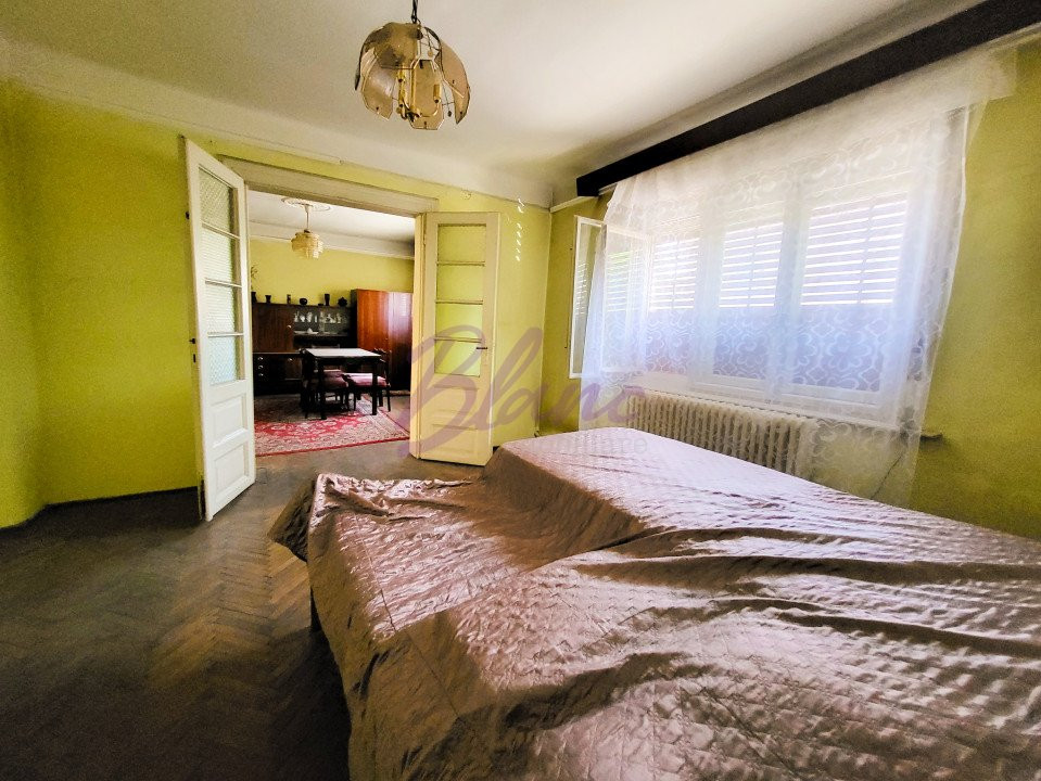 Casa 8 Camere, 3 Apartamente, Singur in curte