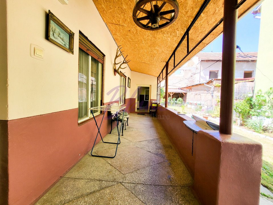 Casa 8 Camere, 3 Apartamente, Singur in curte