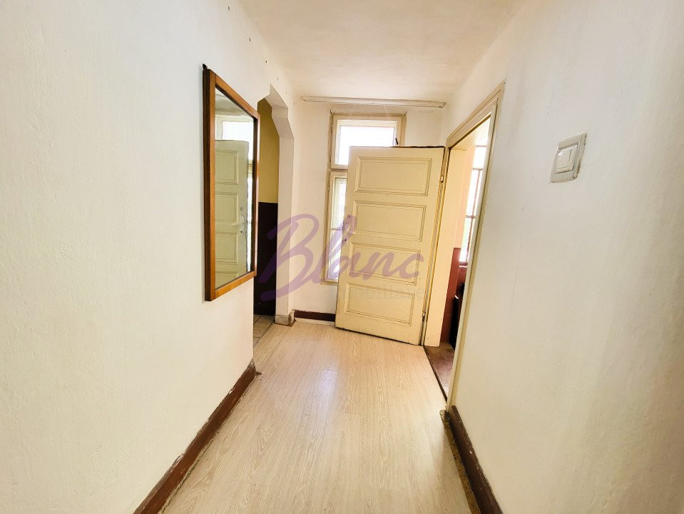 Casa 8 Camere, 3 Apartamente, Singur in curte