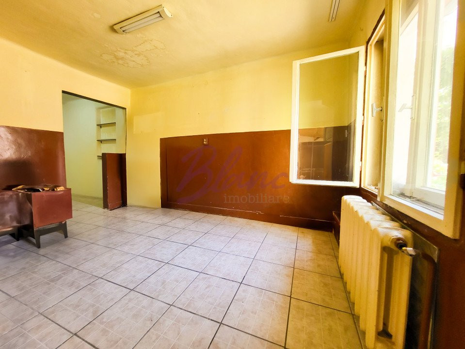 Casa 8 Camere, 3 Apartamente, Singur in curte