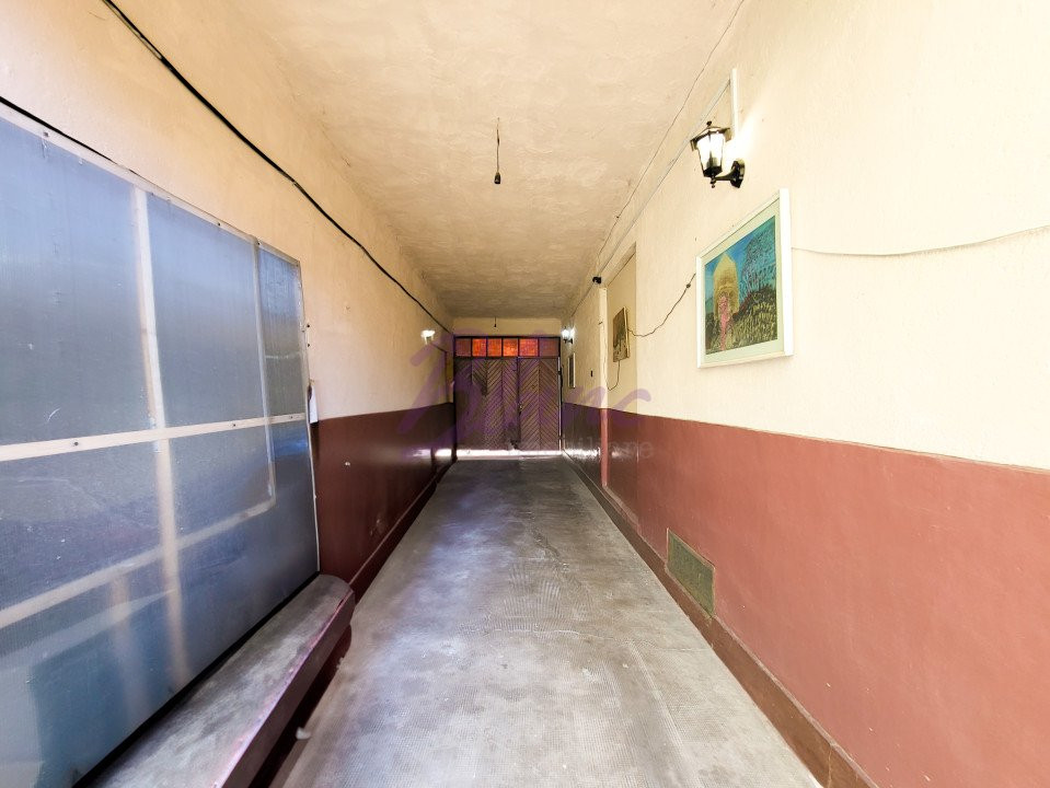 Casa 8 Camere, 3 Apartamente, Singur in curte