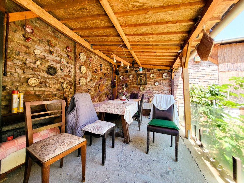 Casa 8 Camere, 3 Apartamente, Singur in curte