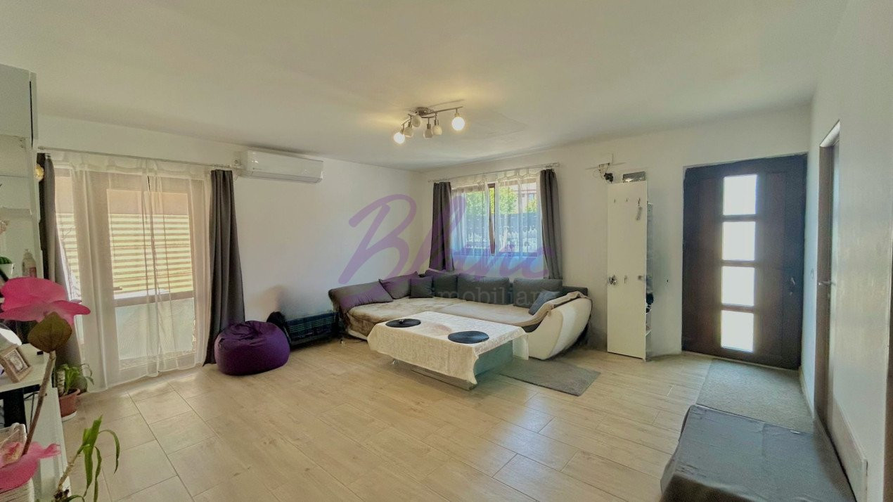 Casă în Cihei , 3 camere , 203 mp teren 