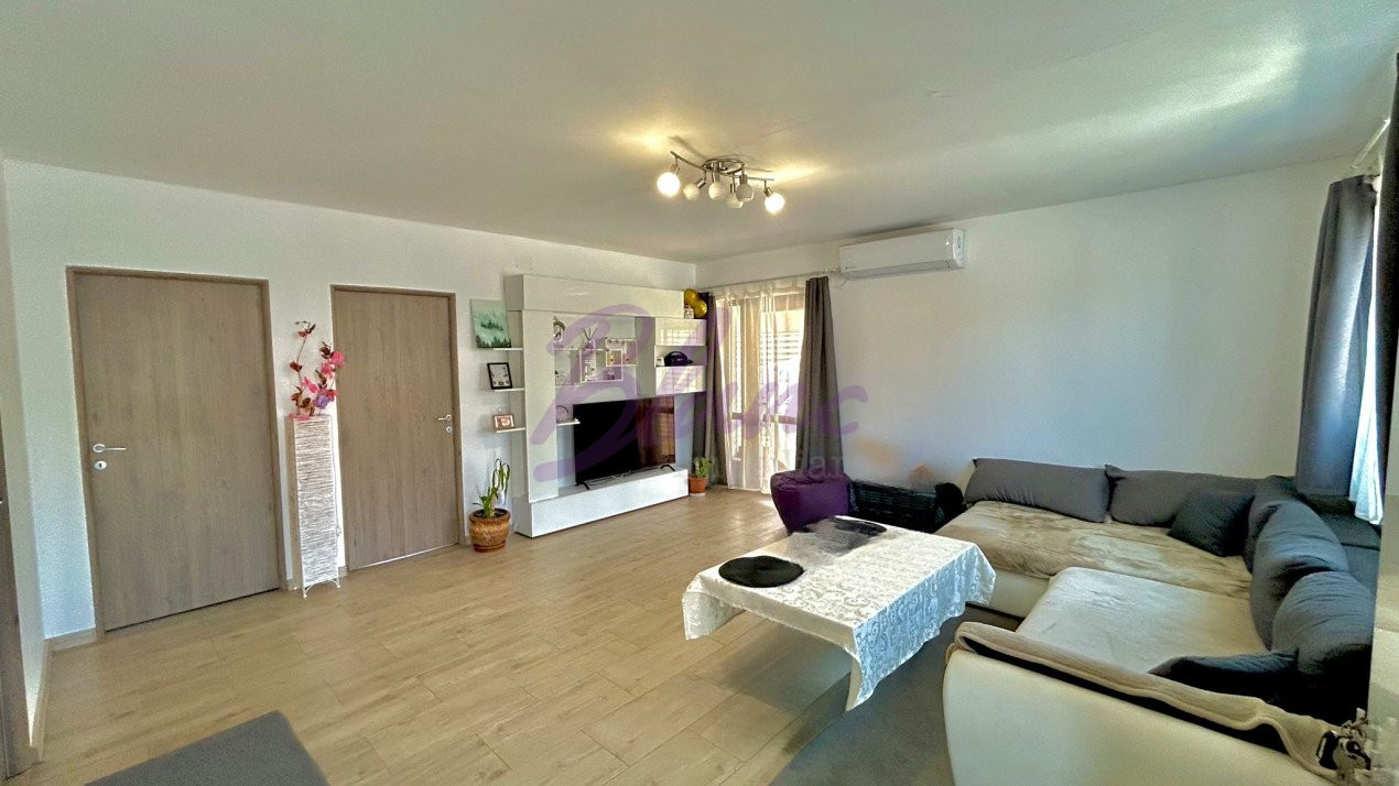 Casă în Cihei , 3 camere , 203 mp teren 