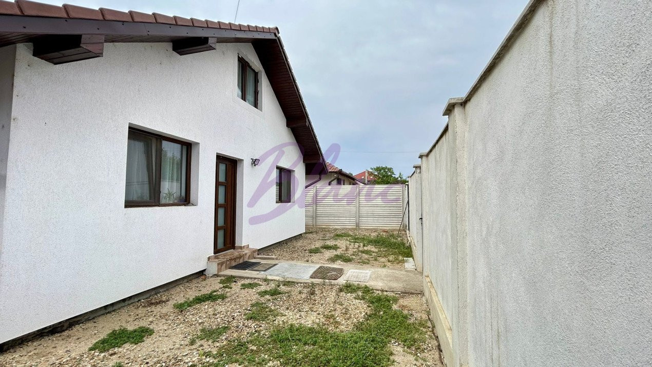 Casă în Cihei , 3 camere , 203 mp teren 