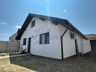 Casă în Cihei , 3 camere , 203 mp teren 