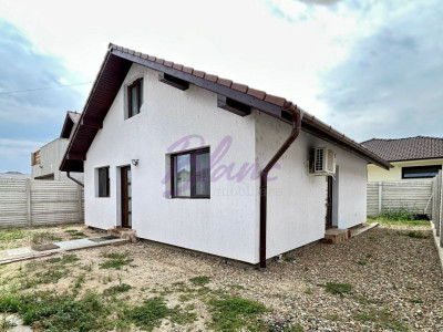 Casă în Cihei , 3 camere , 203 mp teren 