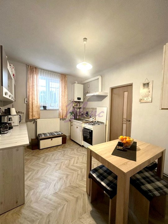 Apartament cu 3 camere la casa cu acces auto in curte Centru Oradea
