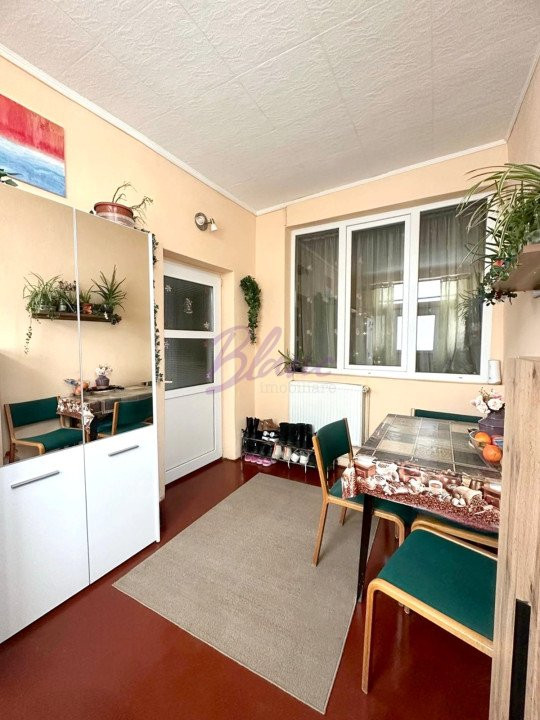 Apartament cu 3 camere la casa cu acces auto in curte Centru Oradea