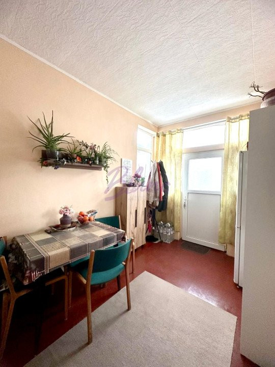 Apartament cu 3 camere la casa cu acces auto in curte Centru Oradea