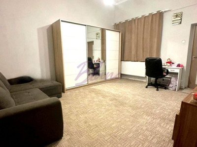 Apartament cu 3 camere la casa cu acces auto in curte Centru Oradea