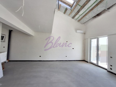 Apartament tip penthouse-duplex într-un imobil  modern în centrul  orașului