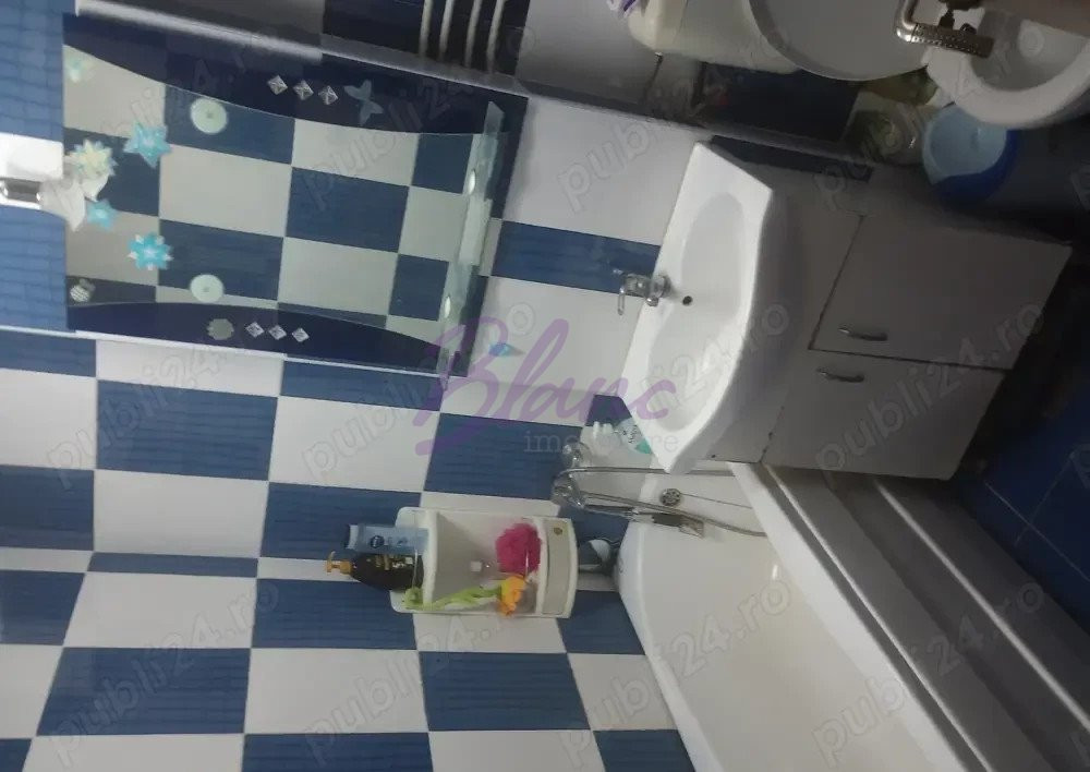 apartament de vanzare 3 camere rogerius 