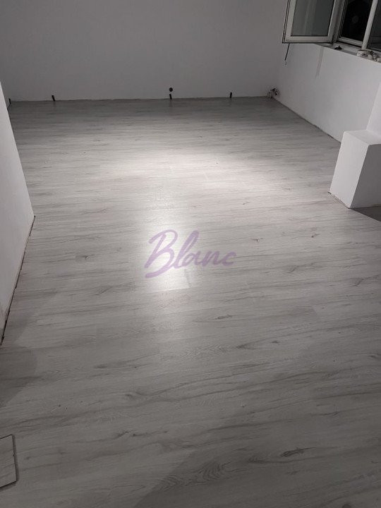 Apartament 3 camere de vanzare,Zona Calea Aradului.