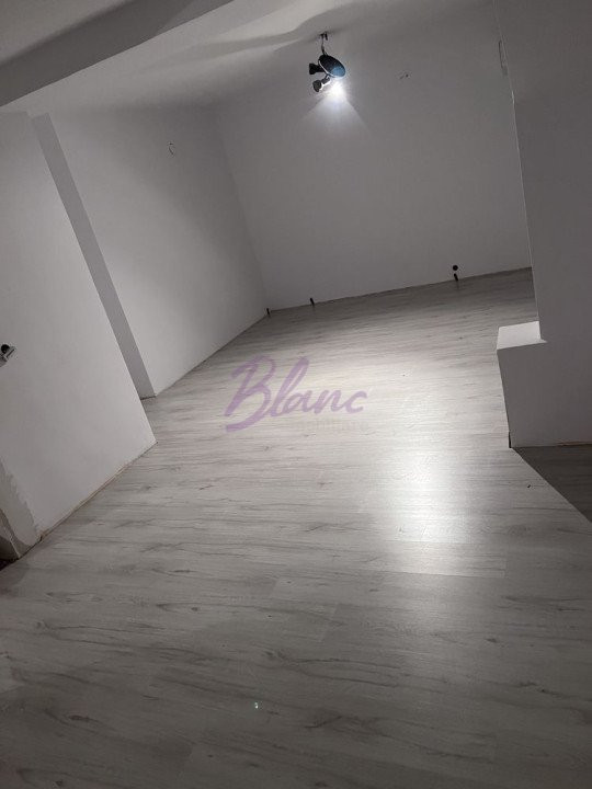 Apartament 3 camere de vanzare,Zona Calea Aradului.