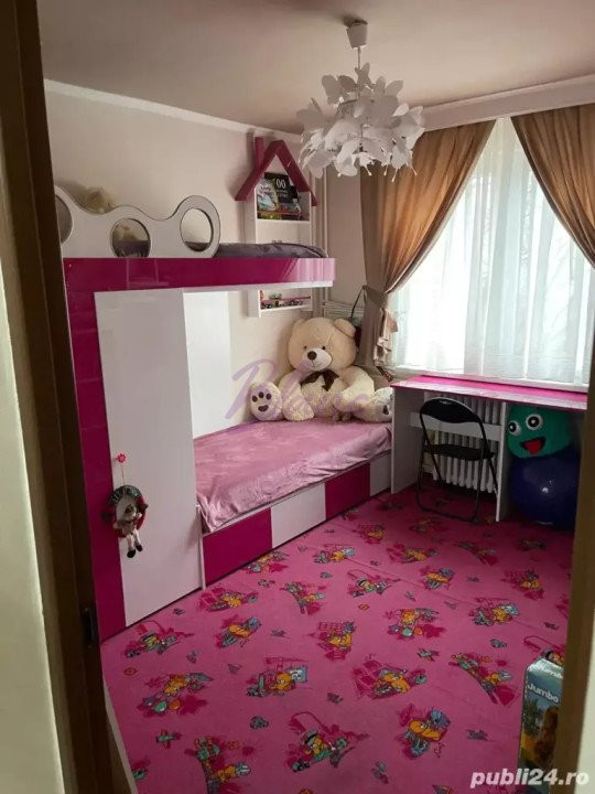 Apartament 3 camere de vanzare,Zona Decebal-Dacia.