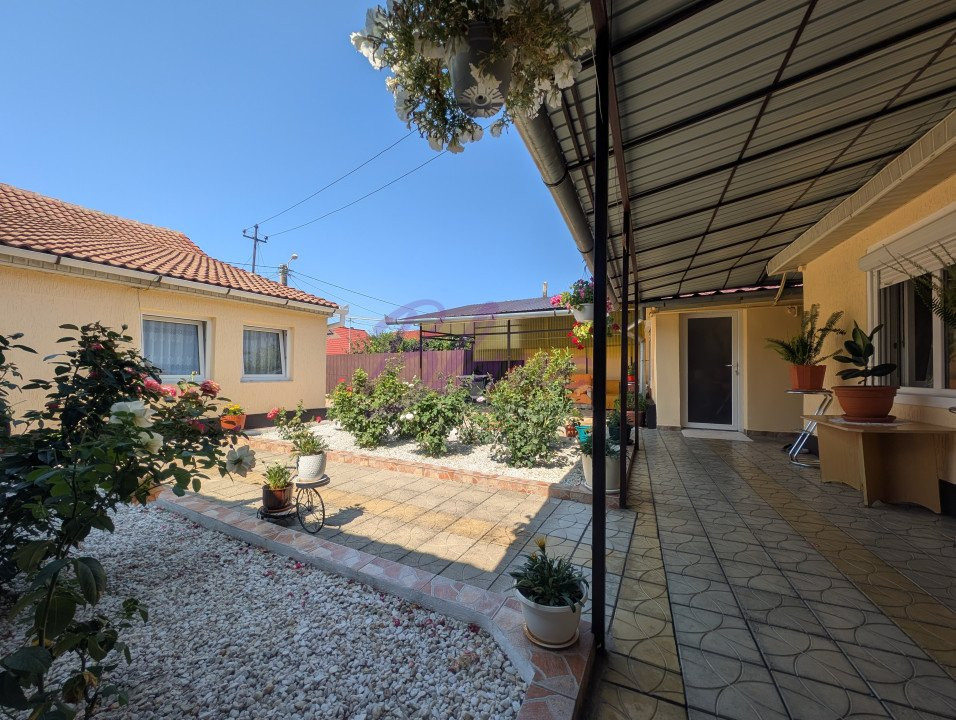 Casă cu teren - multiple destinatii  -zona Parcul Salca