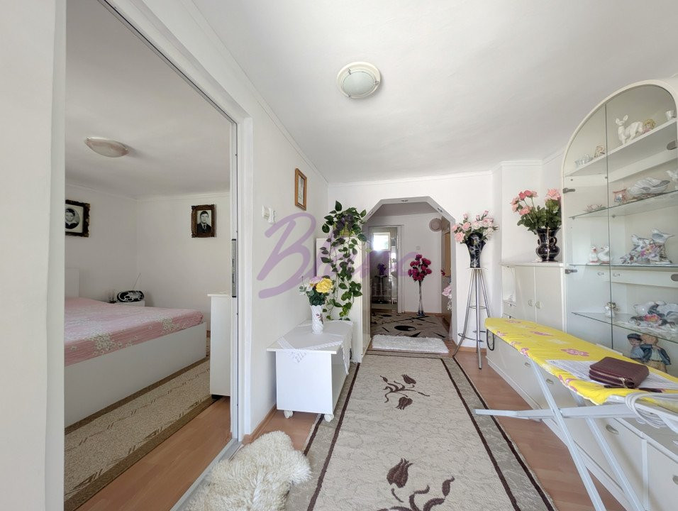 Casă cu teren - multiple destinatii  -zona Parcul Salca