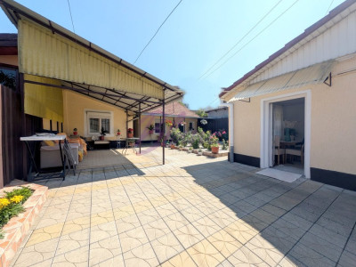 Casă cu teren dublu front - multiple destinatii  -zona Parcul Salca