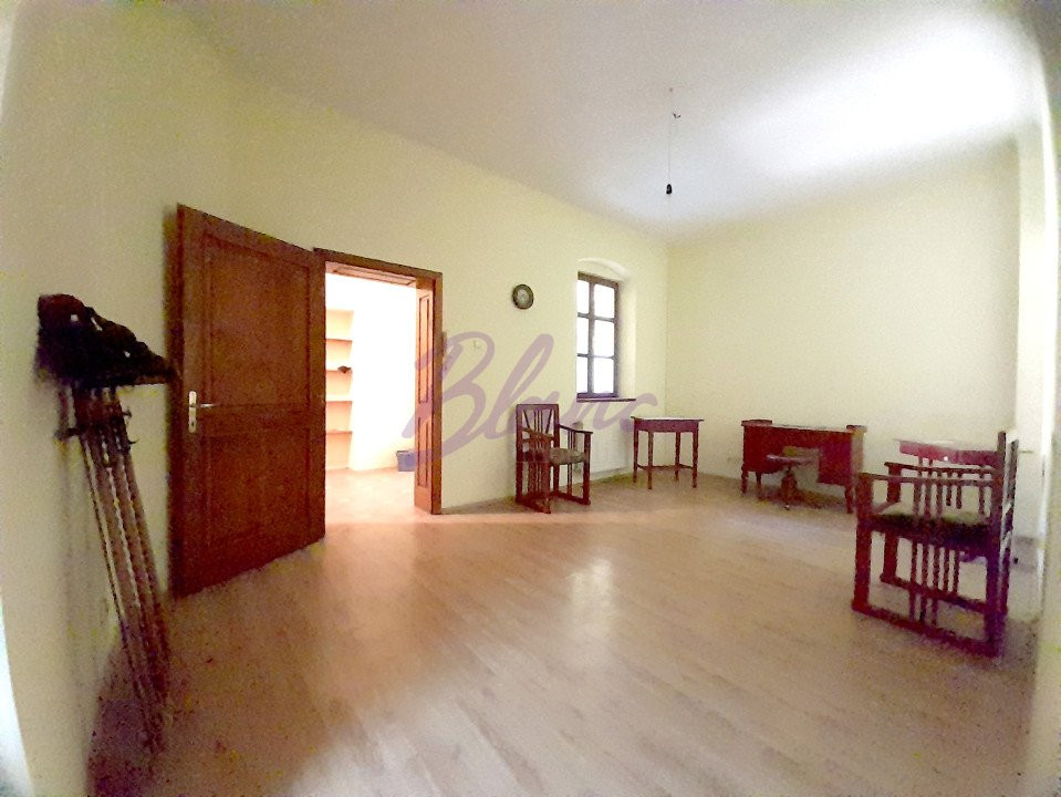 Spațiu de închiriat – ideal pentru birouri sau cabinete, la 200 m de zona pieton