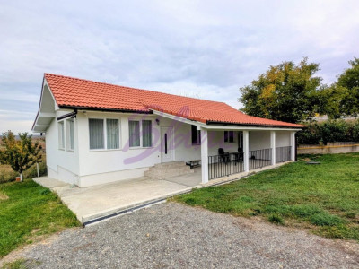 Casă nouă cu priveliște superbă, situată într-o zonă liniștită din Paleu