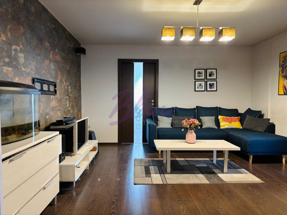 Apartament  4 camere, pe malul Crisului