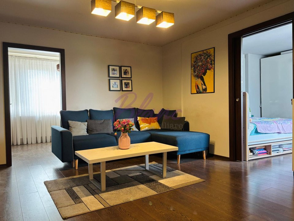 Apartament  4 camere, pe malul Crisului