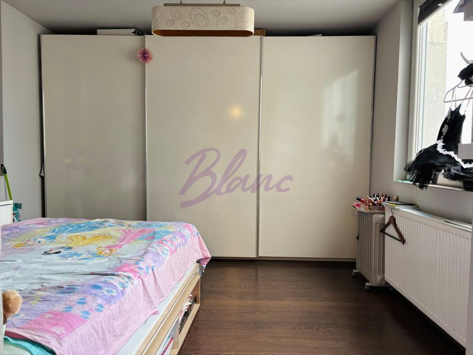 Apartament  4 camere, pe malul Crisului