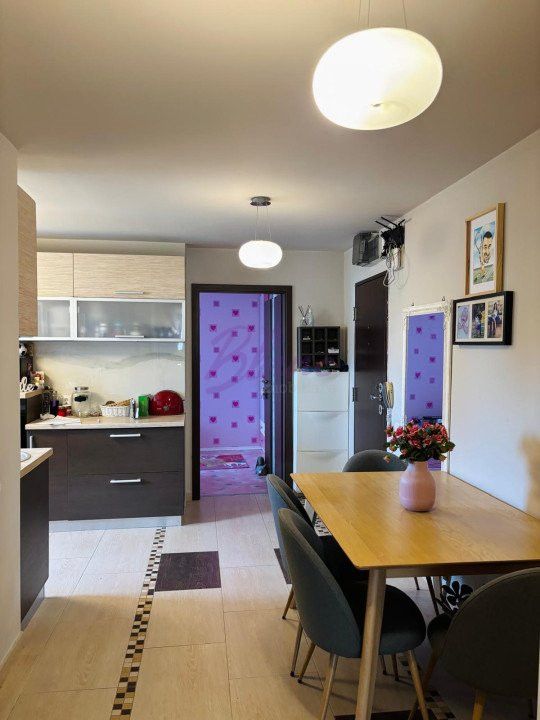 Apartament  4 camere, pe malul Crisului